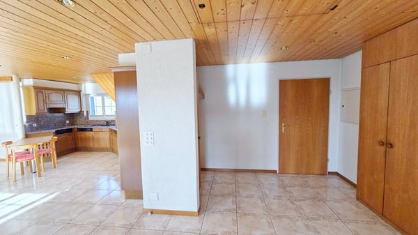 Wohnen wie im Einfamilienhaus - grosse 1 ½-Zimmer-Dachwohnung mit Cheminée und Gartenanteil 3