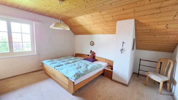 Wohnen wie im Einfamilienhaus - grosse 1 ½-Zimmer-Dachwohnung mit Cheminée und Gartenanteil 16