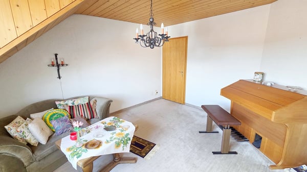 Wohnen wie im Einfamilienhaus - grosse 1 ½-Zimmer-Dachwohnung mit Cheminée und Gartenanteil 18