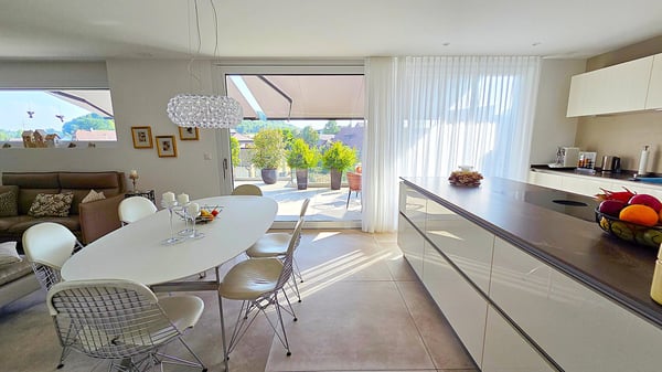 Aussergewöhnlich edle und neuwertige 1 ½ - Zimmer-ATTIKA-Wohnung mit Alpensicht an ruhiger Lage 2