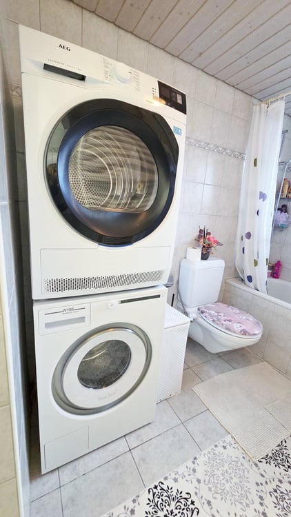 MFH mit 3 Wohnungen, 3 Garagen und 4 Parkplätzen in der Wohnzone W3 14