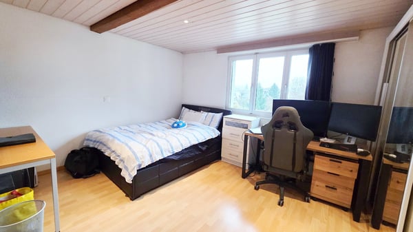 MFH mit 3 Wohnungen, 3 Garagen und 4 Parkplätzen in der Wohnzone W3 10