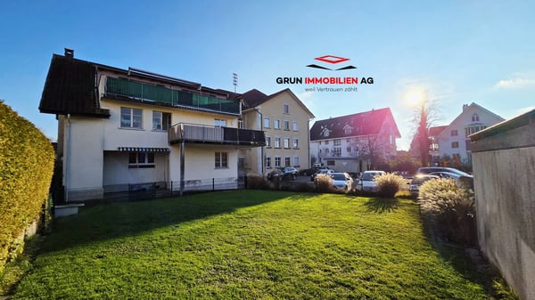 MFH mit 3 Wohnungen, 3 Garagen und 4 Parkplätzen in der Wohnzone W3 1