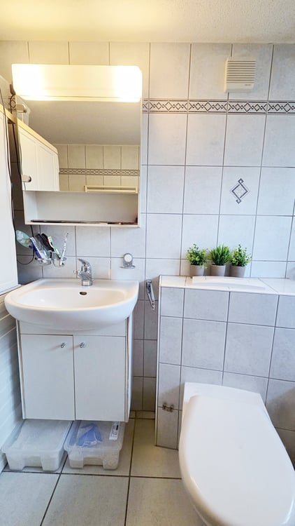 MFH mit 3 Wohnungen, 3 Garagen und 4 Parkplätzen in der Wohnzone W3 7