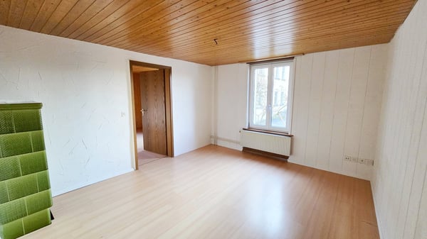 MFH mit 3 Wohnungen, 3 Garagen und 4 Parkplätzen in der Wohnzone W3 16