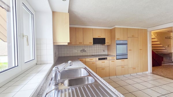 Gepflegtes Wohn- und Geschäftshaus mit Ladenlokal und 6-Zimmer-Wohnung mit 4 Parkplätzen 16