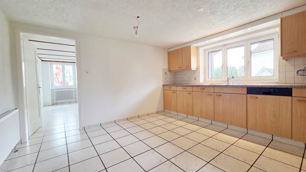 Gepflegtes Wohn- und Geschäftshaus mit Ladenlokal und 6-Zimmer-Wohnung mit 4 Parkplätzen 17