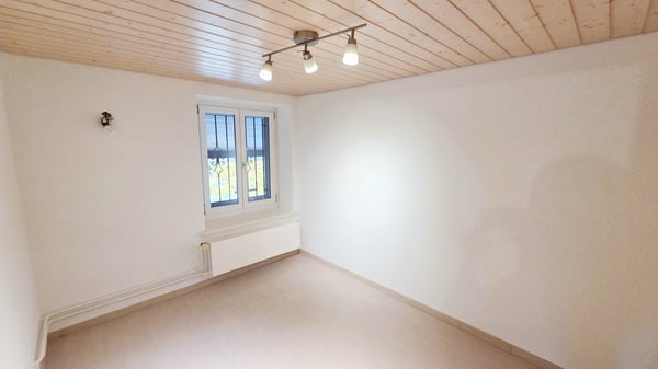 Gepflegtes Wohn- und Geschäftshaus mit Ladenlokal und 6-Zimmer-Wohnung mit 4 Parkplätzen 22
