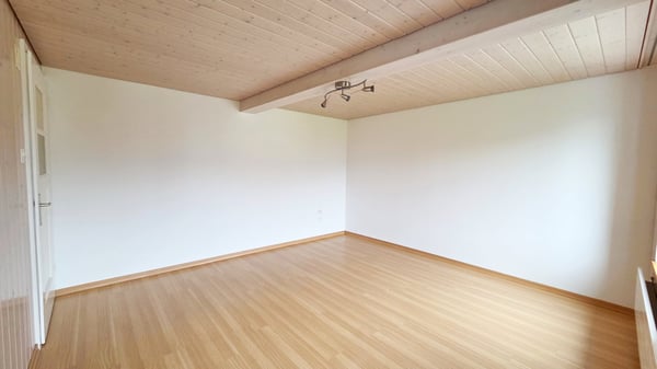 Gepflegtes Wohn- und Geschäftshaus mit Ladenlokal und 6-Zimmer-Wohnung mit 4 Parkplätzen 19