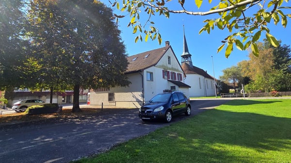 Gepflegtes Wohn- und Geschäftshaus mit Ladenlokal und 6-Zimmer-Wohnung mit 4 Parkplätzen 5