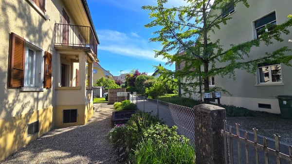 Freistehendes Zweifamilienhaus aus den 30ern mit viel Charme in der Wohnzone W3 6
