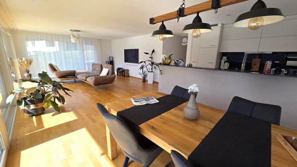 Neuwertige, riesige 5 ½-Zimmer-Terrassenwohnung mit schönstem Talblick auf der Sonnenseite 3