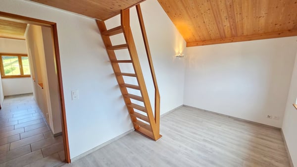 Neuwertiges, freistehendes Einfamilienhaus an unverbaubarer Aussichtslage mit grossem Schopf 14