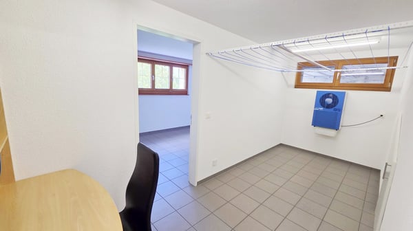 Neuwertiges, freistehendes Einfamilienhaus an unverbaubarer Aussichtslage mit grossem Schopf 17