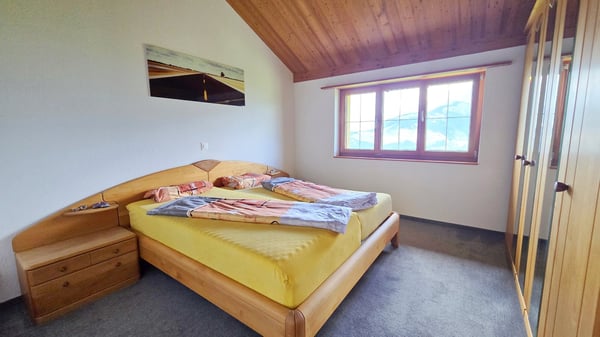 Neuwertiges, freistehendes Einfamilienhaus an unverbaubarer Aussichtslage mit grossem Schopf 13