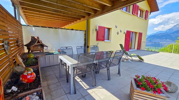 Neuwertiges, freistehendes Einfamilienhaus an unverbaubarer Aussichtslage mit grossem Schopf 11