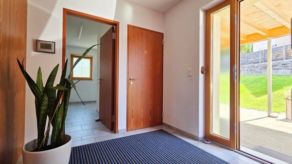 Neuwertiges, freistehendes Einfamilienhaus an unverbaubarer Aussichtslage mit grossem Schopf 5