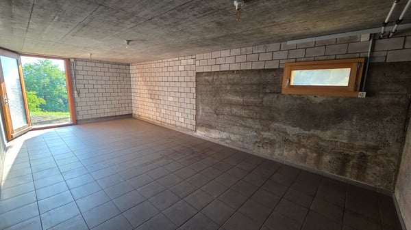 Neuwertiges, freistehendes Einfamilienhaus an unverbaubarer Aussichtslage mit grossem Schopf 26