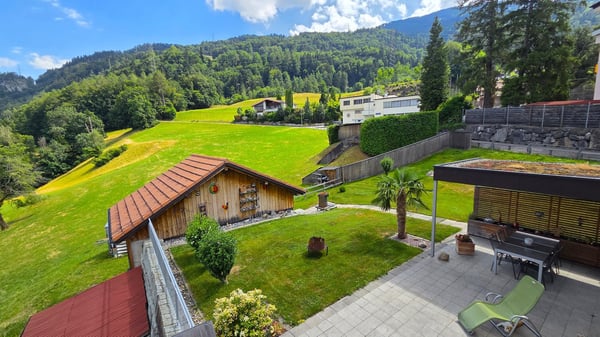 Neuwertiges, freistehendes Einfamilienhaus an unverbaubarer Aussichtslage mit grossem Schopf 20