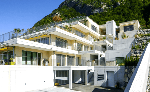 Neuwertige, riesige 5 ½-Zimmer-Terrassenwohnung mit schönstem Talblick auf der Sonnenseite
