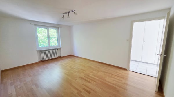 Wohn- und Geschäftshaus mit 2 Wohnungen und einem Coiffeursalon, Bruttorendite 4.3% 3