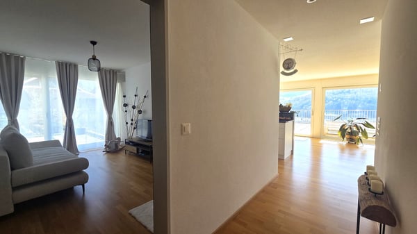 Grosszügige 5 ½-Zimmer-Terrassenwohnung mit schönstem Talblick auf der Sonnenseite 12