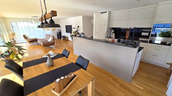 Grosszügige 5 ½-Zimmer-Terrassenwohnung mit schönstem Talblick auf der Sonnenseite 13