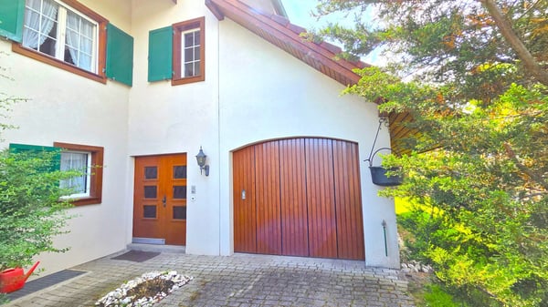 Wohnen wie im Einfamilienhaus - grosse 4 ½-Zimmer-Dachwohnung mit eigenem Eingang, Keller und Garten 4