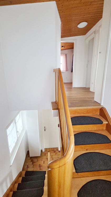 Freistehendes 4.5-Zimmer-Einfamilienhaus mit Schopf und Garage an guter Makrolage 8