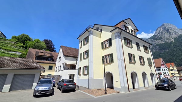 Zwei Wohn- und Geschäftshäuser in der Kernzone (Dorfplatz) von Mels SG 4