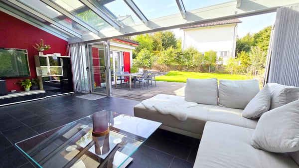 Freistehendes, gut unterhaltenes Einfamilienhaus mit riesigem Wohnraum an grandioser Makrolage 2