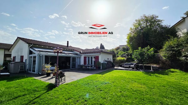 Freistehendes, gut unterhaltenes Einfamilienhaus mit riesigem Wohnraum an grandioser Makrolage 18
