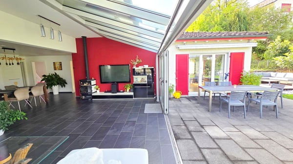 Freistehendes, gut unterhaltenes Einfamilienhaus mit riesigem Wohnraum an grandioser Makrolage 6