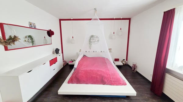 Freistehendes, gut unterhaltenes Einfamilienhaus mit riesigem Wohnraum an grandioser Makrolage 9