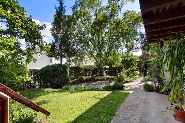 Zentrales Familienparadies mit viel Umschwung 2