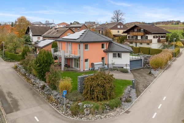 2.5 Zimmer Einfamilienhaus auf dem schönen Seerücken zwischen Pfyn und 3