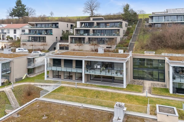 Panorama, Ruhe und Wohnqualität auf höchstem Niveau - Exklusive 5.5 Zi 1