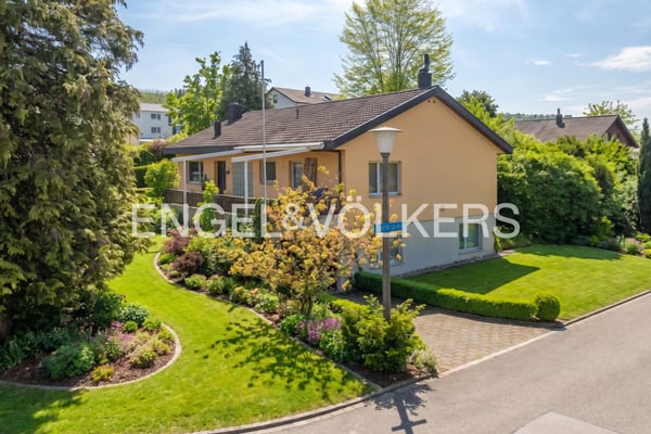 Einfamilienhaus mit grossem Grundstück und Raum für Ideen 1