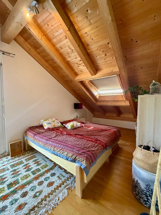 Charmante 4.5-Zimmer-Dachwohnung mit Bergpanorama in Susten 4