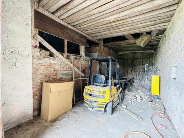 Altes Bauernhaus mit grosser Parzelle 10