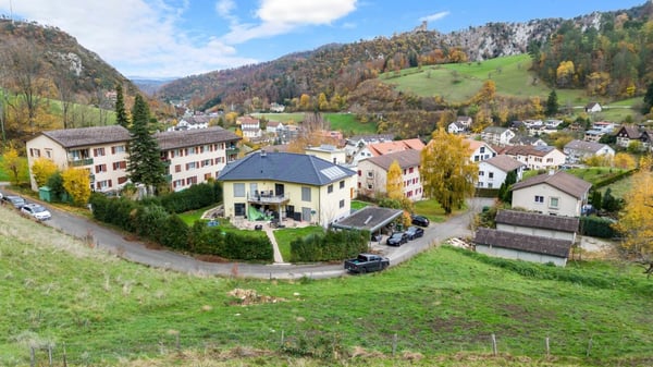Sonniges Bauland mit bewilligten MFH Projekten - Waldenburg BL 7