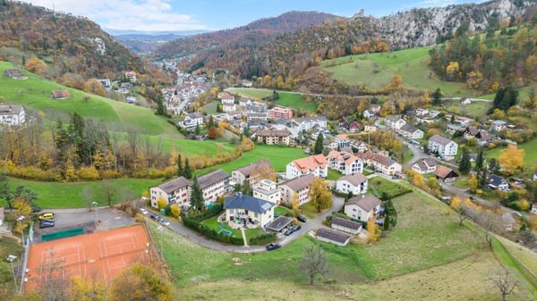 Sonniges Bauland mit bewilligten MFH Projekten - Waldenburg BL 5