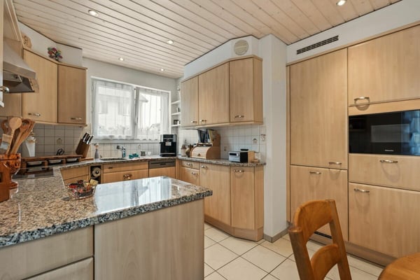 Charmates Reiheneinfamilienhaus mit Garten, Werkstatt, Garage und viel Potenzial 2