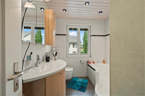 Charmates Reiheneinfamilienhaus mit Garten, Werkstatt, Garage und viel Potenzial 8