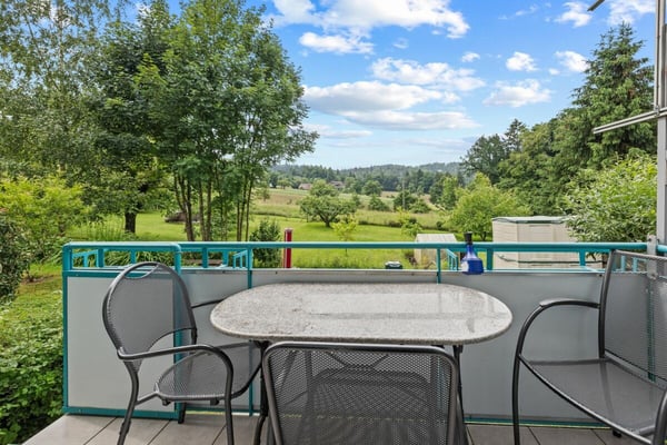 Charmates Reiheneinfamilienhaus mit Garten, Werkstatt, Garage und viel Potenzial 1