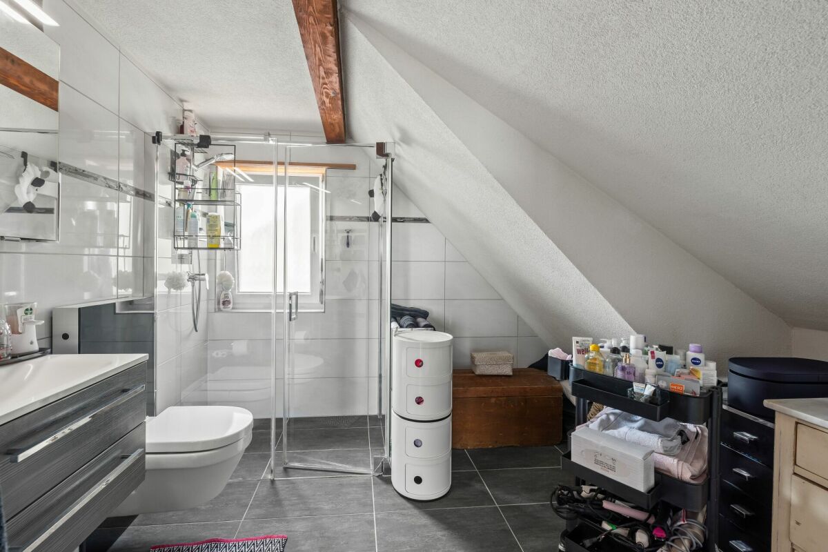 Gepflegtes Zweifamilienhaus mit Charme, Rendite und Freiheit