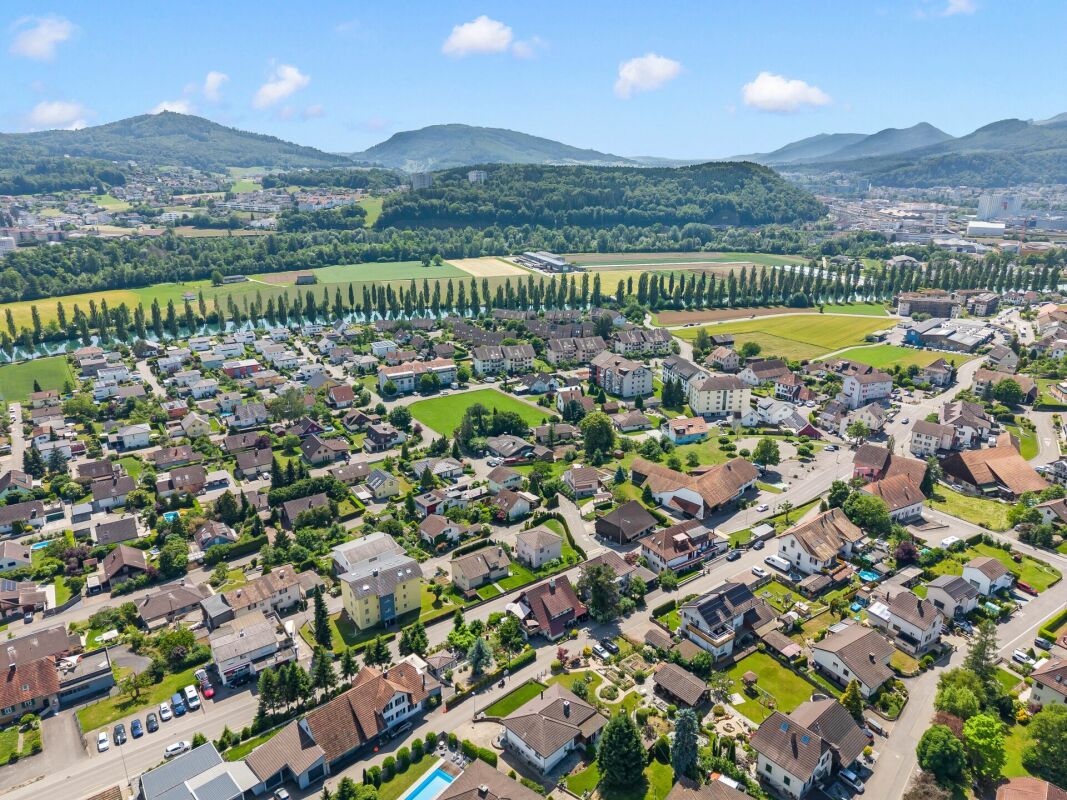 Gepflegtes Zweifamilienhaus mit Charme, Rendite und Freiheit