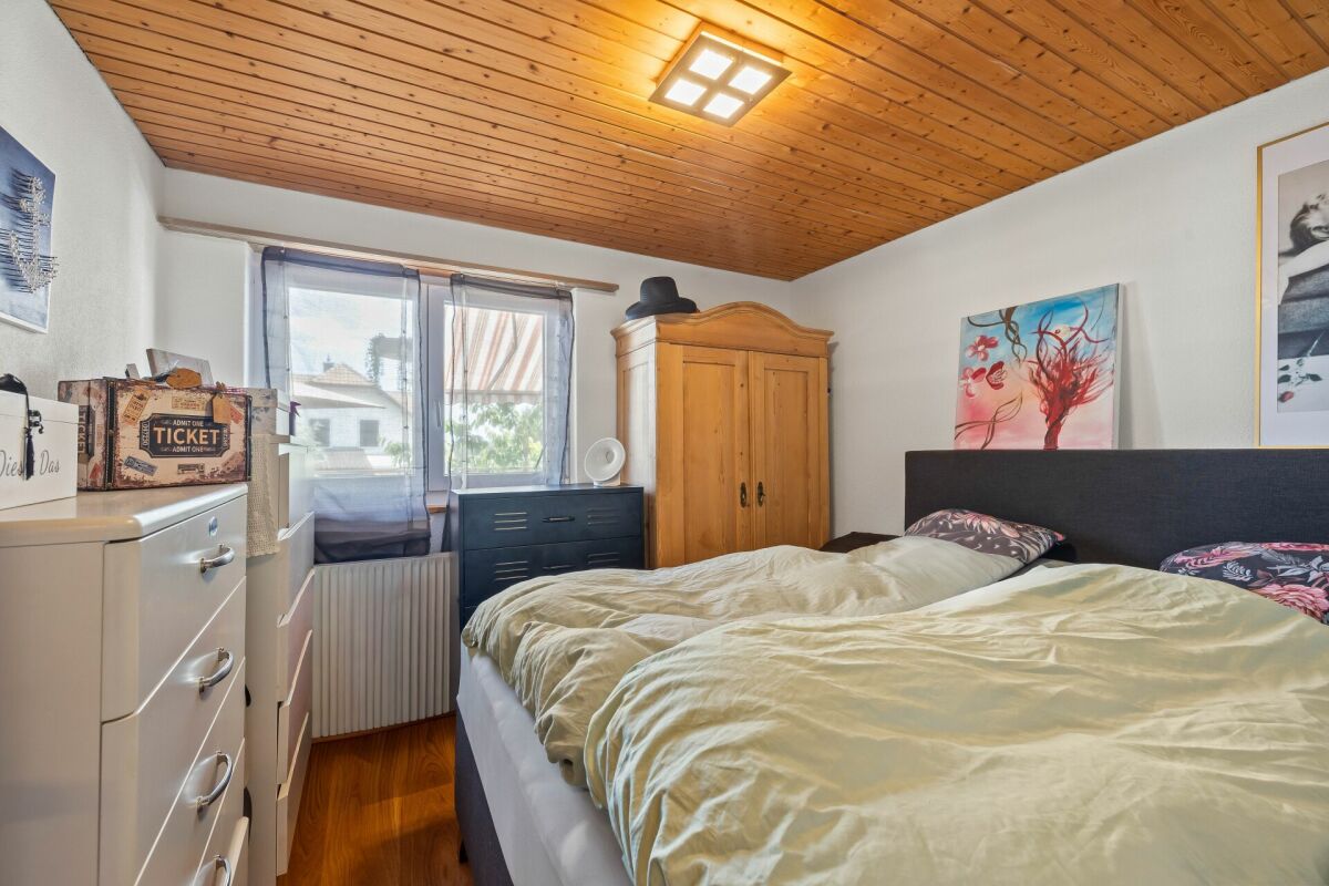 Gepflegtes Zweifamilienhaus mit Charme, Rendite und Freiheit