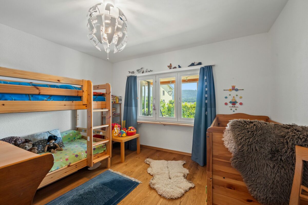 Gepflegtes Zweifamilienhaus mit Charme, Rendite und Freiheit