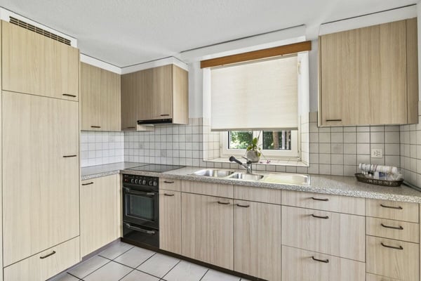8.5-Zimmer- Einfamilienhaus mit 2.5-Zimmer- Einliegerwohnung, grosser Garage und Lagerflächen 13